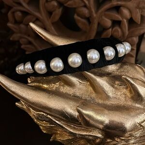 Beaded velvet headband NW!!! Black and pearl
